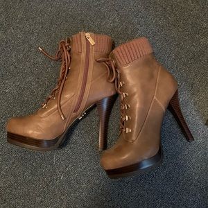 Size 9 sky high boot